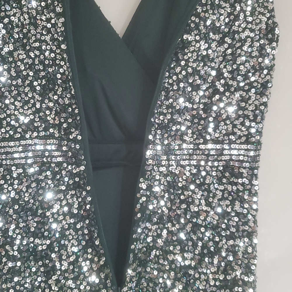 NWOT MACDUGGAL CAP SLEEVE SEQUINED HIGH SLIT GOWN - Picture 8 of 12